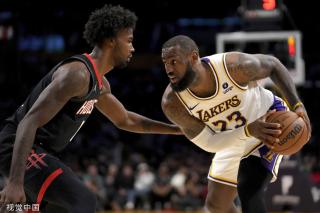 依旧保持着 依旧保持着