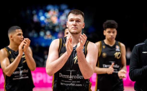 凭借出色的 凭借出色的