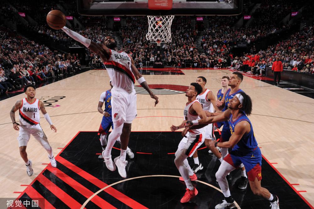 他在场上的 他在场上的