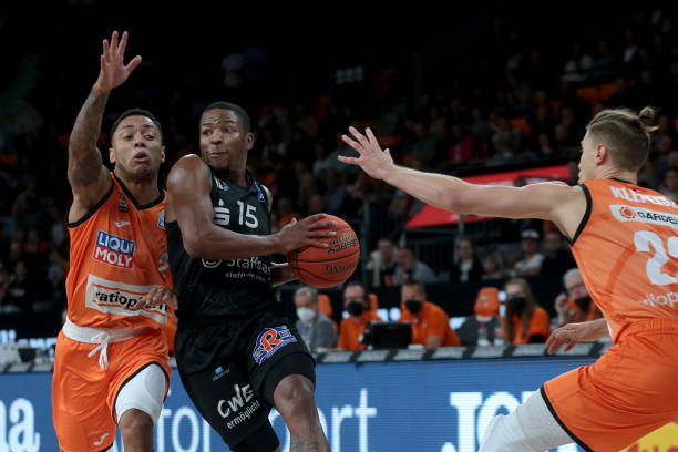 保护伞而非 保护伞而非